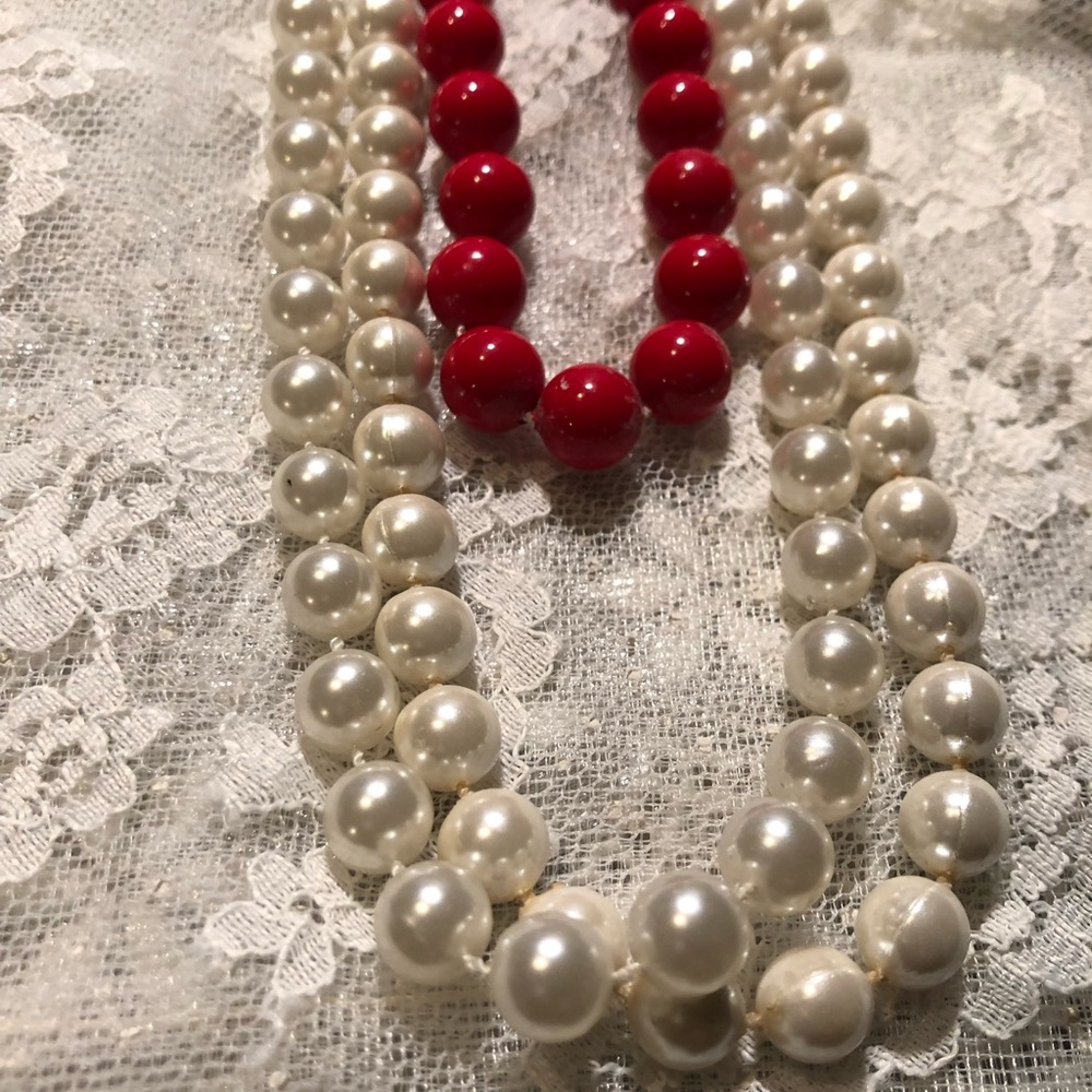 Set of 3 vintage faux pearl necklaces red white - Picture 4 of 8